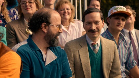  Murray (Brett Gelman) y el Sr. Clarke (Randy Havens) en Stranger Things 5