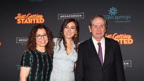 Dawn Laurel-Jones, Victoria Jones y Tommy Lee Jones