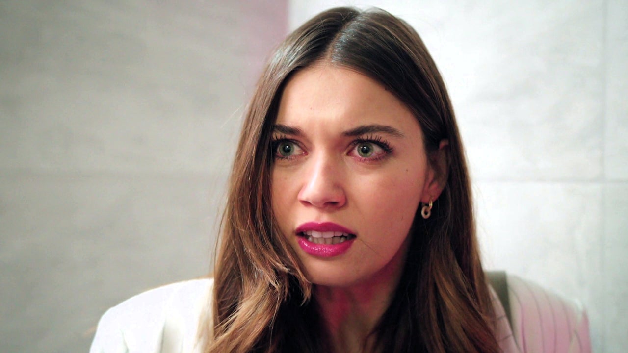 se encuentra con Tarik a la salida del médico