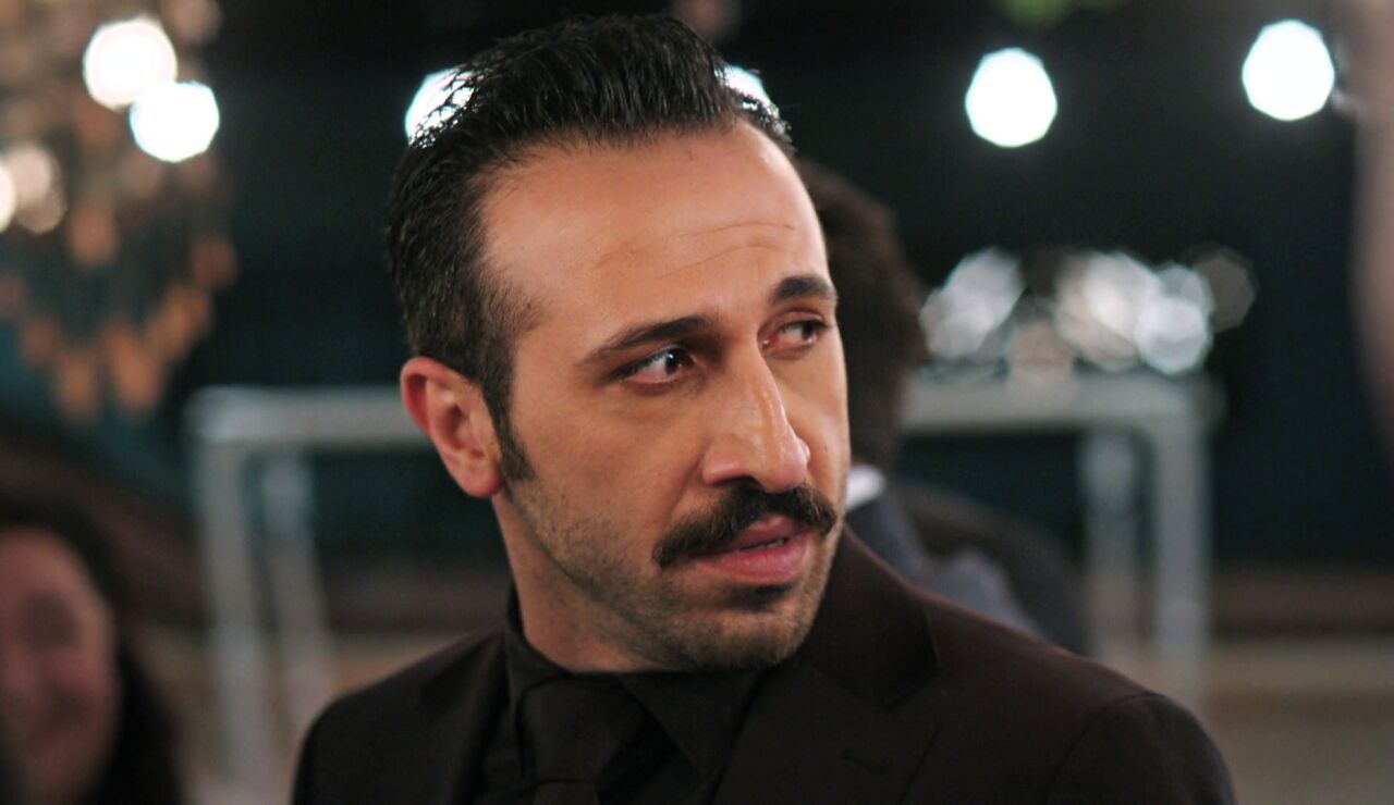 Fiesta en la mansi&oacute;n Korhan: la pedida de Abidin y Aysel esconde la historia de amor m&aacute;s dolorosa