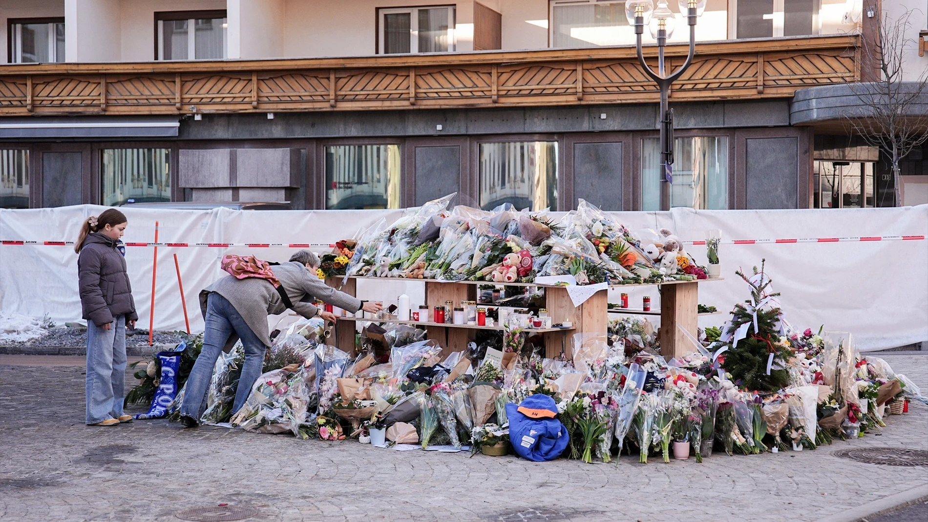 Un joven de 18 años de madre catalana, entre los fallecidos del incendio en Suiza Un joven de 18 años de madre catalana, entre los fallecidos del incendio en Suiza