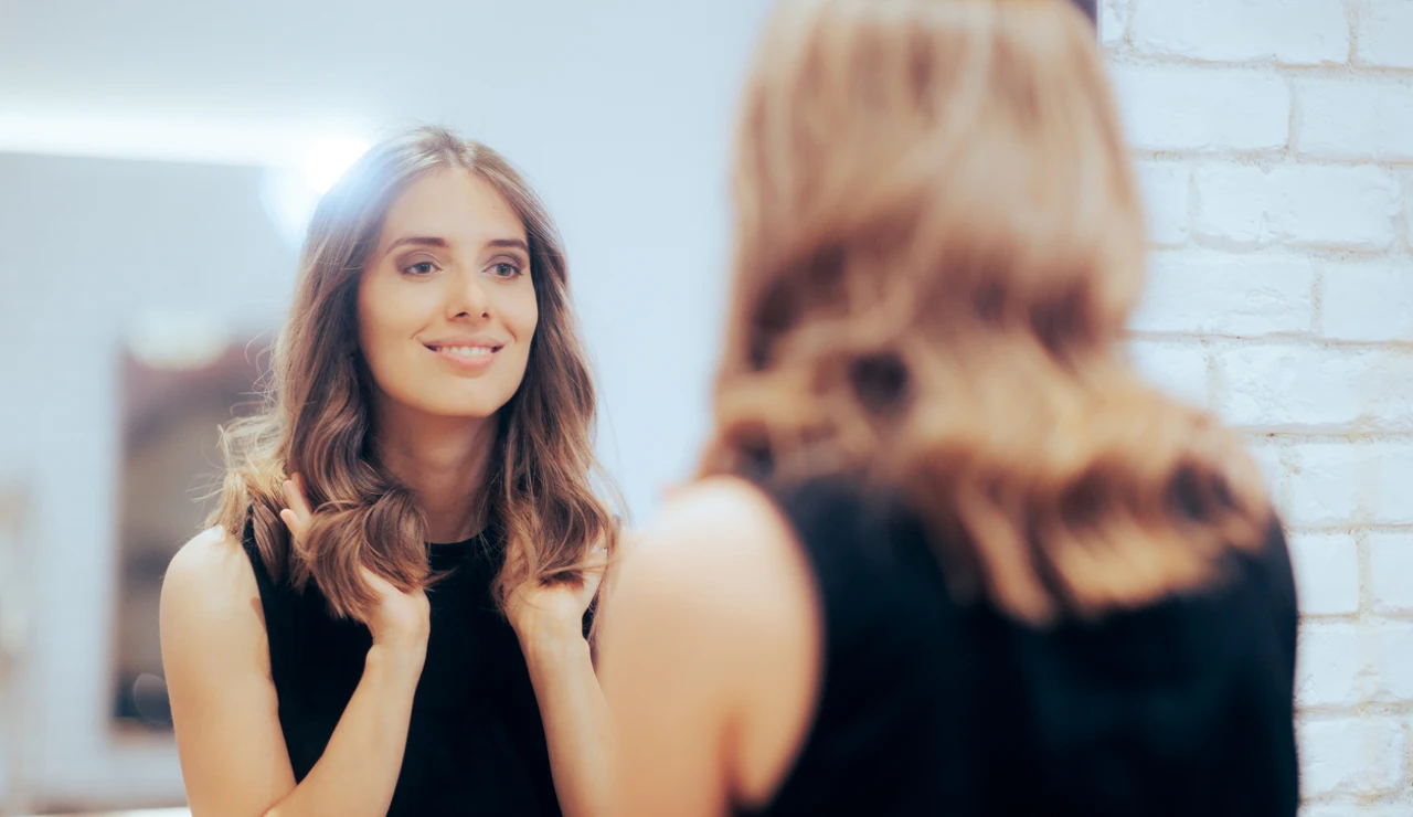 Chica después de un cambio de look