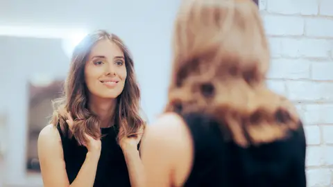 Chica después de un cambio de look Chica después de un cambio de look