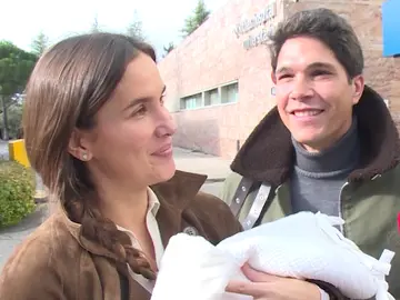 María Pombo y Pablo Castellano ante los micrófonos María Pombo y Pablo Castellano ante los micrófonos