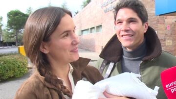 Mar&iacute;a Pombo y Pablo Castellano ante los micr&oacute;fonos