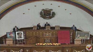 Venezuela celebra su Asamblea Nacional y reelige al hermano de Delcy como presidente del Parlamento en medio de la tensión