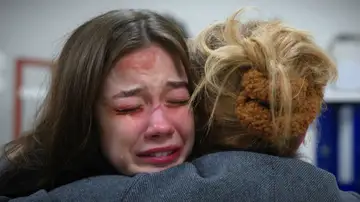 Bahar y Rengin descubren el horror que vivieron Umay y Parla y juran protegerlas: “Se acabó, ya estáis a salvo” Bahar y Rengin descubren el horror que vivieron Umay y Parla y juran protegerlas: “Se acabó, ya estáis a salvo”