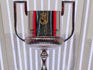 Imagen del trofeo de la Copa de su Majestad el Rey