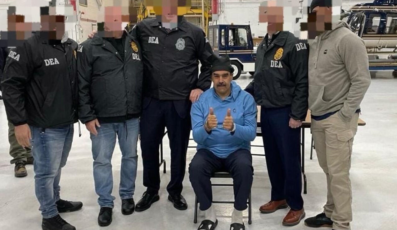 Nicol&aacute;s Maduro escoltado por agentes de la Administraci&oacute;n para el Control de Drogas, luego de su captura el 3 de enero de 2026, en Nueva York