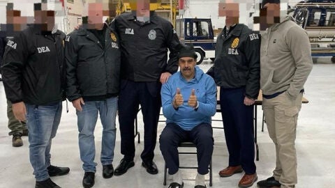 Nicol&aacute;s Maduro escoltado por agentes de la Administraci&oacute;n para el Control de Drogas, luego de su captura el 3 de enero de 2026, en Nueva York