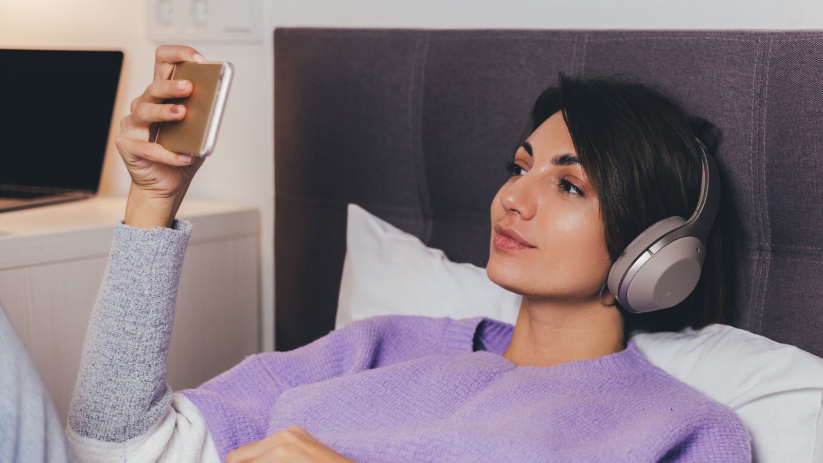 El accesorio de Amazon que transforma el sofá y la cama en un rincón de lectura perfecto