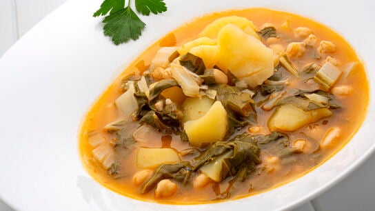 Potaje de acelgas, garbanzos y alubias