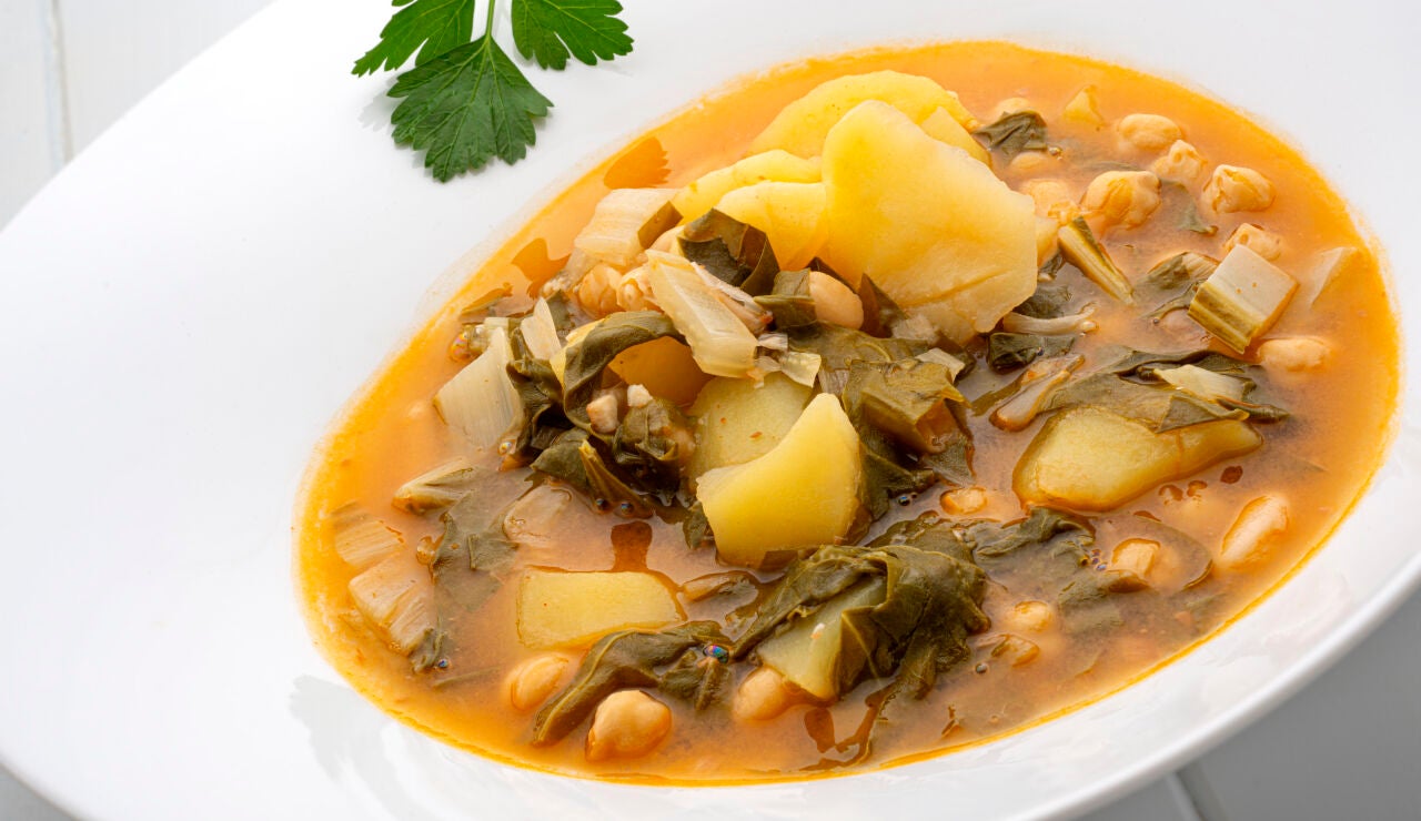 Potaje de acelgas, garbanzos y alubias