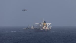 Rusia despliega un submarino para escoltar un petrolero que EE. UU. intenta confiscar en Venezuela