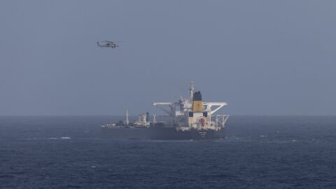 Rusia despliega un submarino para escoltar un petrolero que EE. UU. intenta confiscar en Venezuela