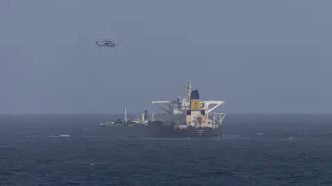 Rusia despliega un submarino para escoltar un petrolero que EE. UU. intenta confiscar en Venezuela Rusia despliega un submarino para escoltar un petrolero que EE. UU. intenta confiscar en Venezuela