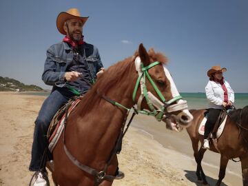 El paseo a caballo de Roberto Leal y Mercedes: &ldquo;Parece que has hecho esto toda tu vida&rdquo;