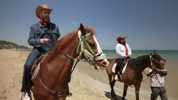 El paseo a caballo de Roberto Leal y Mercedes: “Parece que has hecho esto toda tu vida” El paseo a caballo de Roberto Leal y Mercedes: “Parece que has hecho esto toda tu vida”