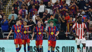 Los jugadores del Barcelona celebran un gol ante el Athletic en Yeda