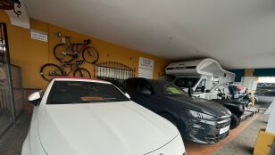 Los coches de la cesta de Navidad