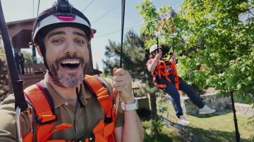 Mercedes tira de coraje y muestra su lado m&aacute;s valiente en tirolina sobre el B&oacute;sforo 