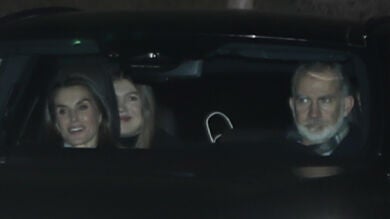 Felipe, Letizia, la princesa Leonor y la infanta Sofía no faltaron a la tradicional tarde de Reyes en casa de Jesús Ortiz