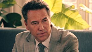 Mar&iacute;a le propone a Gabriel el pacto definitivo: "Te estoy sirviendo en bandeja el arma para destruir a los De la Reina"