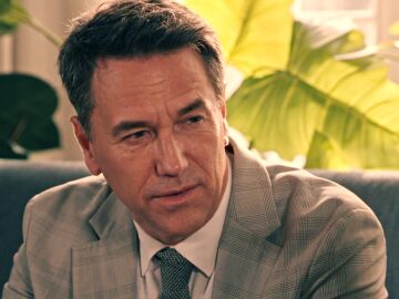 Mar&iacute;a le propone a Gabriel el pacto definitivo: "Te estoy sirviendo en bandeja el arma para destruir a los De la Reina"