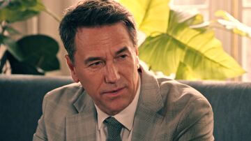 Mar&iacute;a le propone a Gabriel el pacto definitivo: "Te estoy sirviendo en bandeja el arma para destruir a los De la Reina"