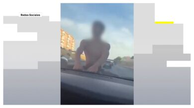 Un joven se sube al capó de un coche en mitad de la autopista e intimida a las ocupantes del vehículo
