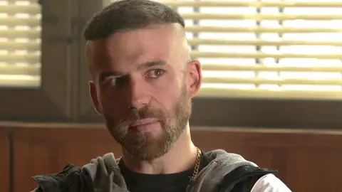 “Te vas a comer los asesinatos de Mónica y Estrella”: Serrano pone a Nando contra las cuerdas, esta noche en La Encrucijada “Te vas a comer los asesinatos de Mónica y Estrella”: Serrano pone a Nando contra las cuerdas, esta noche en La Encrucijada