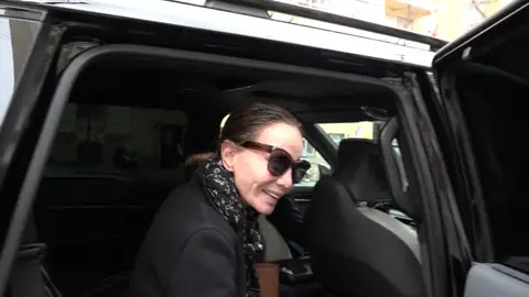 Isabel Preysler, a la salida de una clínica en Madrid Isabel Preysler, a la salida de una clínica en Madrid