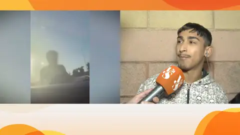 El joven que se subió al capó de dos jóvenes en marcha en Sevilla pide disculpas: "No me acuerdo de nada" El joven que se subió al capó de dos jóvenes en marcha en Sevilla pide disculpas: "No me acuerdo de nada"