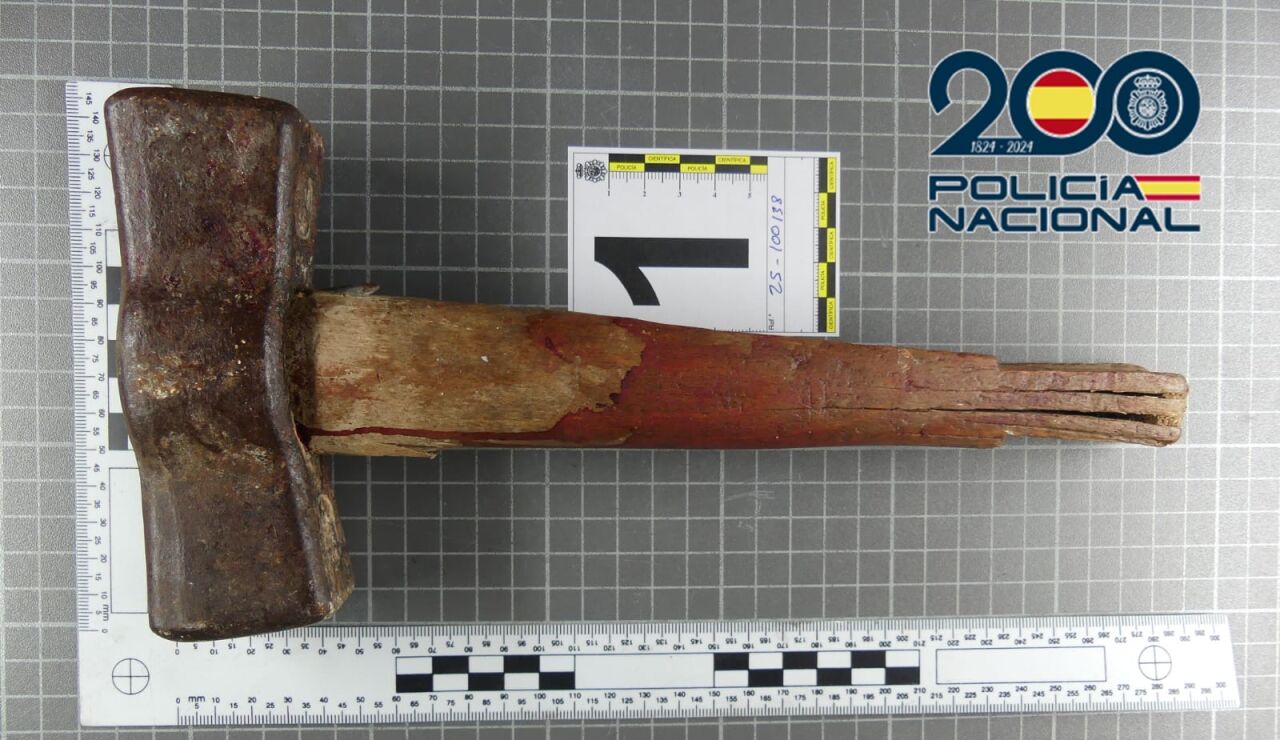 El martillo con el que mat&oacute; a su padre