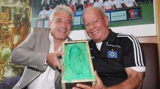 El entrenadorr Kevin Keegan (I) en foto de archivo