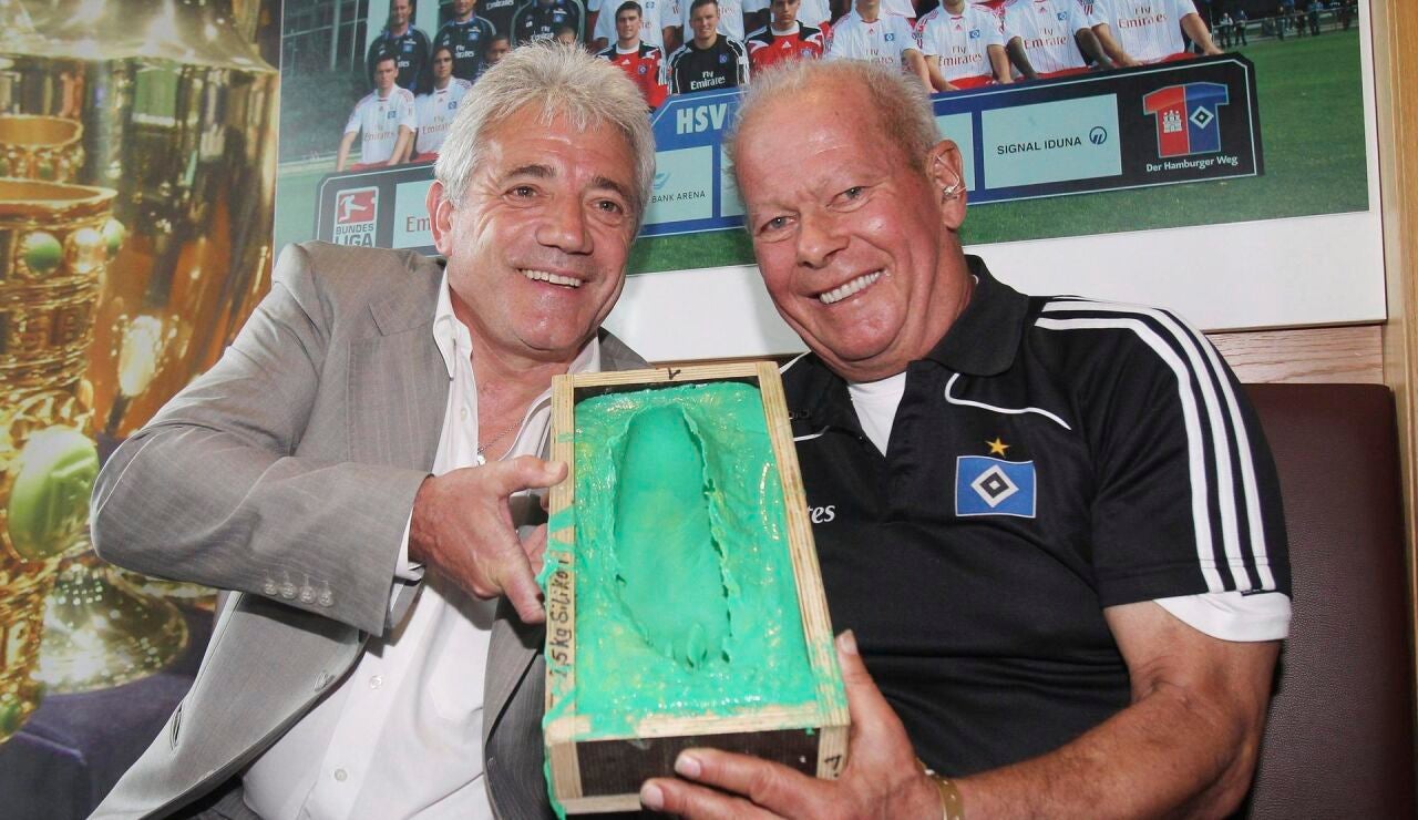 El entrenadorr Kevin Keegan (I) en foto de archivo