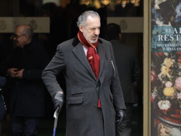 Jaime de Marichalar saliendo de un evento