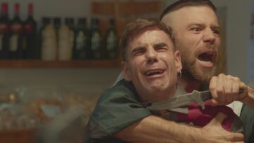 &ldquo;Suelta el cuchillo, est&aacute;s rodeado&rdquo;: la polic&iacute;a acorrala a Nando, &iquest;delatar&aacute; a Sa&uacute;l?