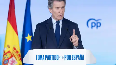 Feijóo avisa a Sánchez que la "igualdad de los españoles no puede ser moneda de cambio" tras el pacto con ERC Feijóo avisa a Sánchez que la "igualdad de los españoles no puede ser moneda de cambio" tras el pacto con ERC