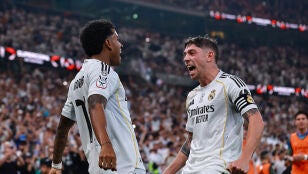Rodrygo y Valverde celebran un gol ante el Atl&eacute;tico de Madrid en Yeda