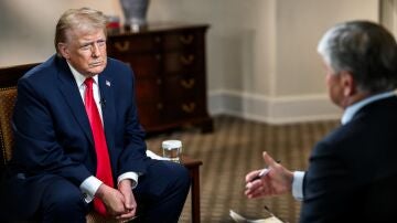 Donald Trump durante una entrevista con el periodista Sean Hannity