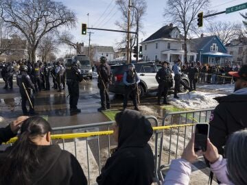 ICE agent fatally shoot woman during Minneapolis immigration raid