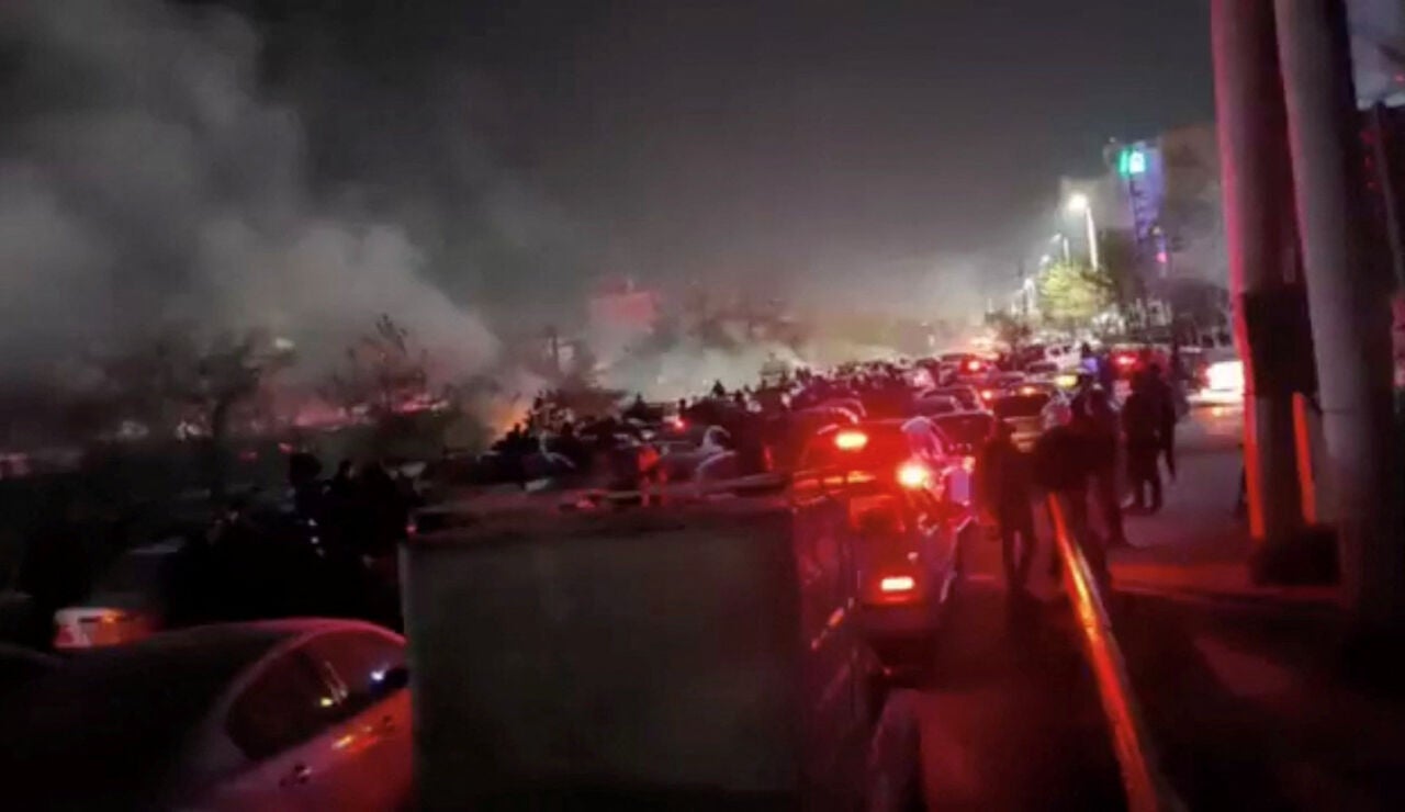 Manifestantes abarrotan las calles de Ir&aacute;n