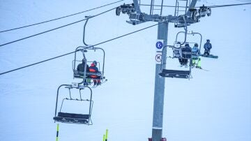 Imagen de esquiadores