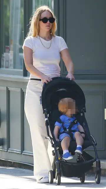 Jennifer Lawrence con su hijo Jennifer Lawrence con su hijo