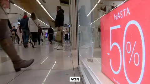 El primer fin de semana de rebajas llena las tiendas: el 86% de los consumidores comprará algo estos días El primer fin de semana de rebajas llena las tiendas: el 86% de los consumidores comprará algo estos días
