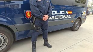 Atrincherado un hombre en el interior de su vivienda en Camas (Sevilla)