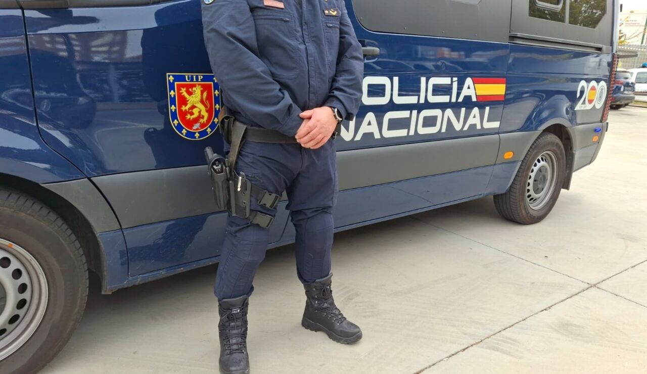 Atrincherado un hombre en el interior de su vivienda en Camas (Sevilla)