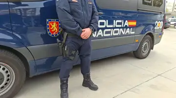 Atrincherado un hombre en el interior de su vivienda en Camas (Sevilla) Atrincherado un hombre en el interior de su vivienda en Camas (Sevilla)