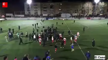 VÍDEO: Batalla campal tras un derbi de Tercera Catalana en El Masnou VÍDEO: Batalla campal tras un derbi de Tercera Catalana en El Masnou